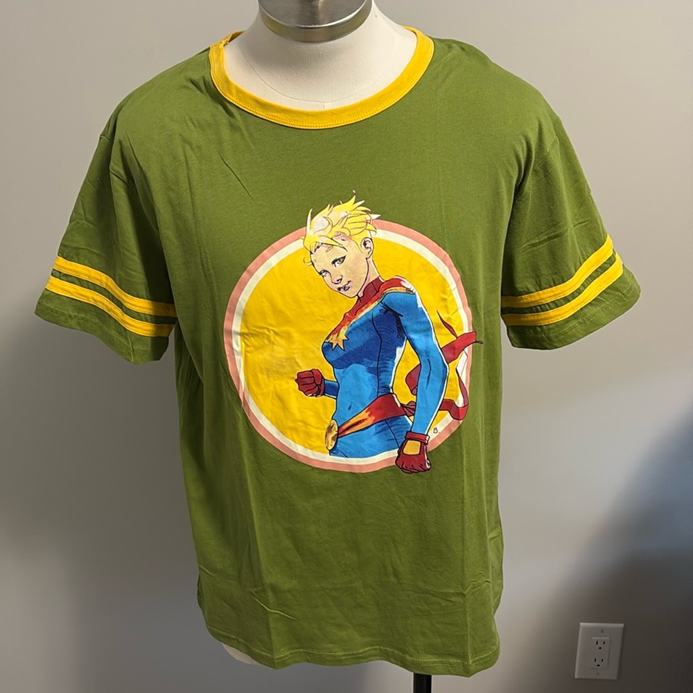 NWOT Loot Crate Mens Captain Marvel T-Shirt